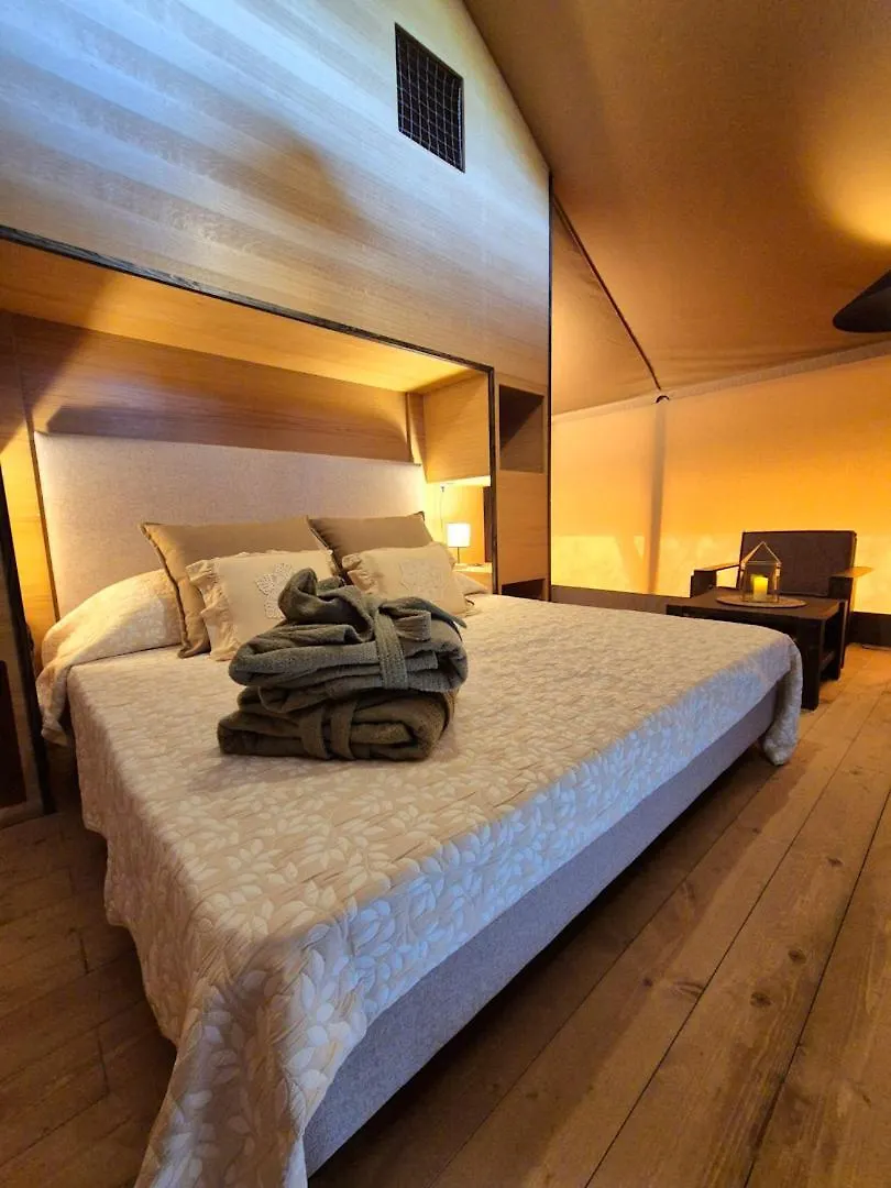 ラグジュアリーテント Glamping Suite Rosso Baccara Monsummano Terme
