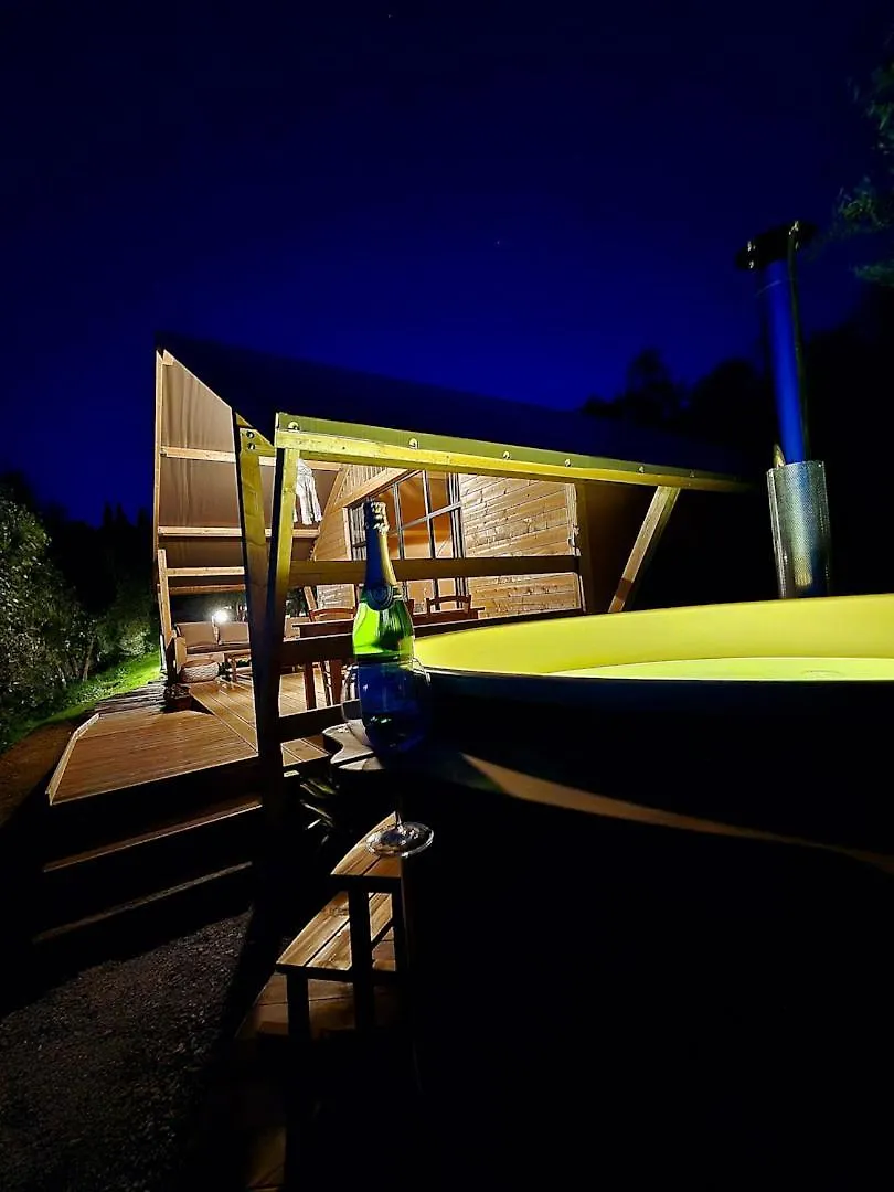 ラグジュアリーテント Glamping Suite Rosso Baccara Monsummano Terme イタリア